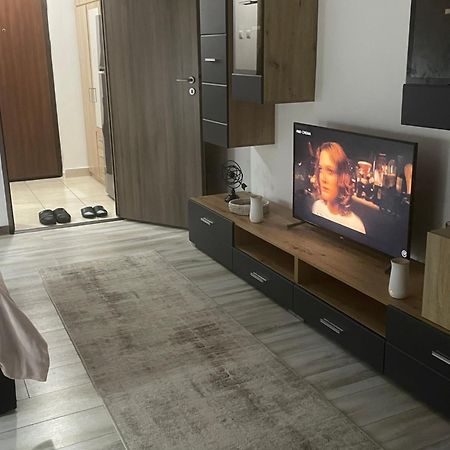 Central Studio Lcs Hunedoara Eksteriør billede